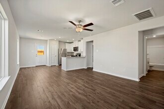 10430 Red Cardinal Dr in Cleveland, TX - Building Photo - Building Photo