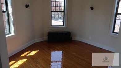 5037 W Montrose Ave in Chicago, IL - Building Photo - Building Photo