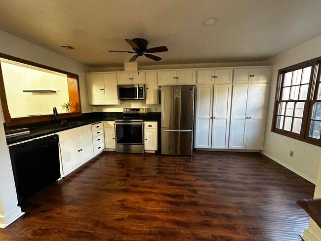 8555 Circle R Course Ln in Escondido, CA - Building Photo - Building Photo