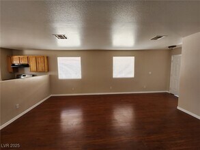 5012 River Splash Ave in Las Vegas, NV - Building Photo - Building Photo