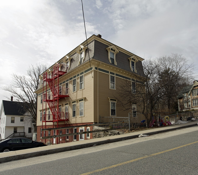 106 Cottage St in Whitinsville, MA - Building Photo - Building Photo