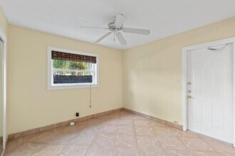 4 NE 16th Pl, Unit 1 in Fort Lauderdale, FL - Building Photo - Building Photo