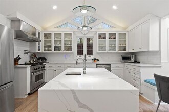 1703 Meadowbrook Dr in Austin, TX - Building Photo - Building Photo