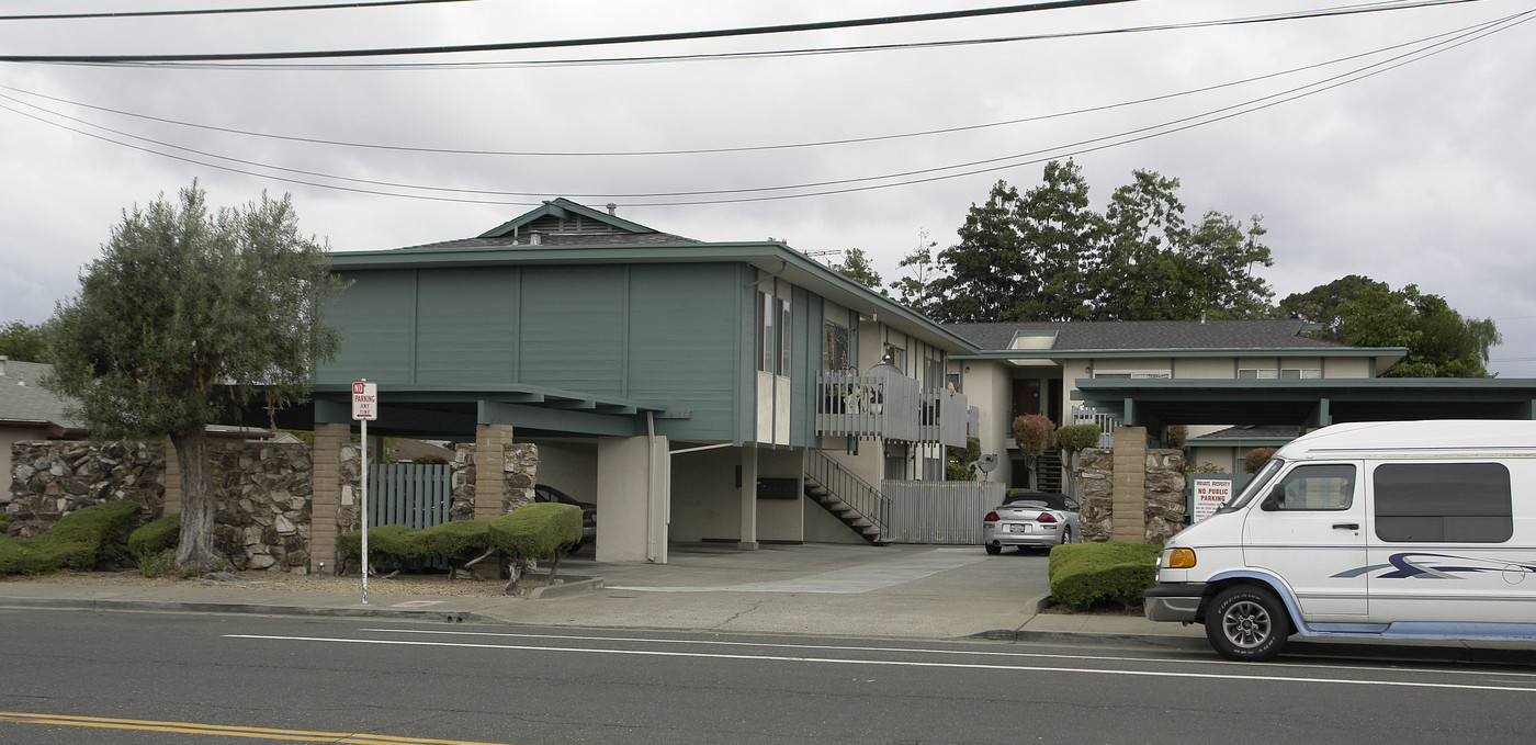 2155 Fairway Dr in San Leandro, CA - Building Photo