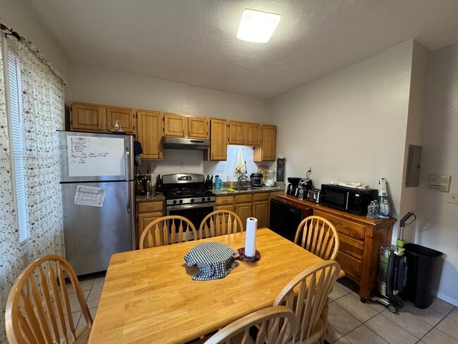 14 Chelsea St, Unit 1