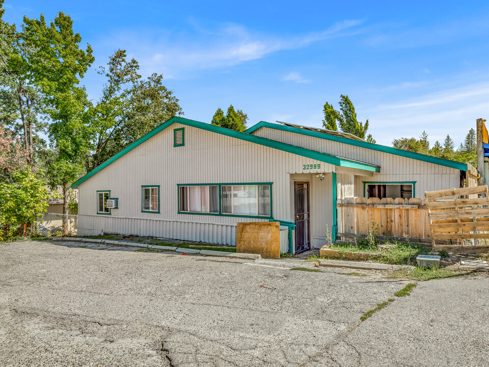 32989 Weatherly Ln in North Fork, CA - Building Photo