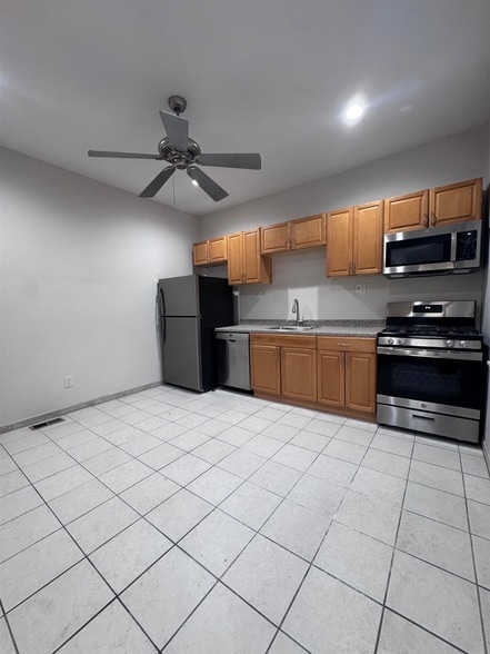 510 Shaler Blvd in Ridgefield, NJ - Building Photo - Building Photo