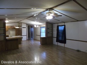 373 County Rd 119-Unit -Unit A in Floresville, TX - Building Photo - Building Photo