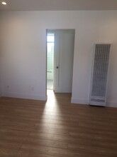 1215 N June St, Unit 5a in Los Angeles, CA - Building Photo - Building Photo