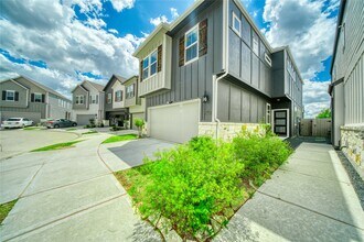 3830 Singing Coast Path in Houston, TX - Building Photo - Building Photo