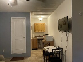1899 NW 15th Ave, Unit 1 in Homestead, FL - Foto de edificio - Building Photo