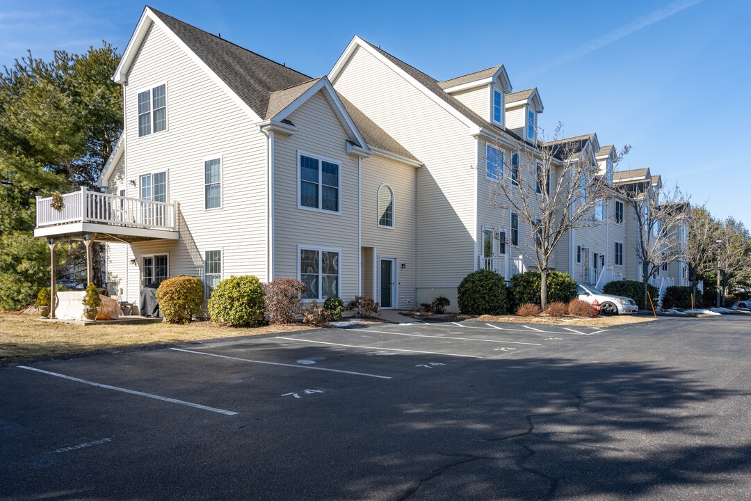 Sea Spray Condominiums in Niantic, CT - Building Photo