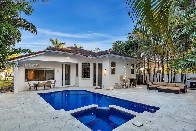 1230 N 13th Ave in Hollywood, FL - Building Photo - Building Photo