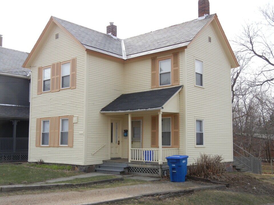 146 Colchester Ave in Burlington, VT - Building Photo