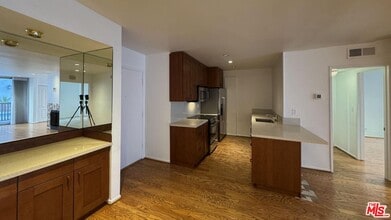 1134 Alta Loma Rd in West Hollywood, CA - Building Photo - Building Photo