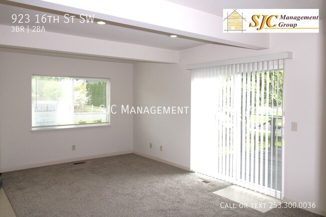 923 16th St SW in Puyallup, WA - Foto de edificio - Building Photo