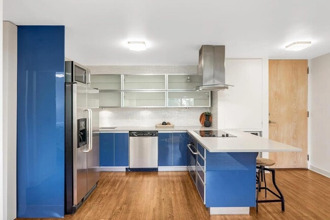 2928 Dean Pkwy in Minneapolis, MN - Building Photo - Building Photo