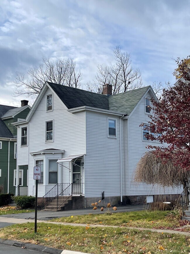 49 Main St Rentals in Wethersfield, CT
