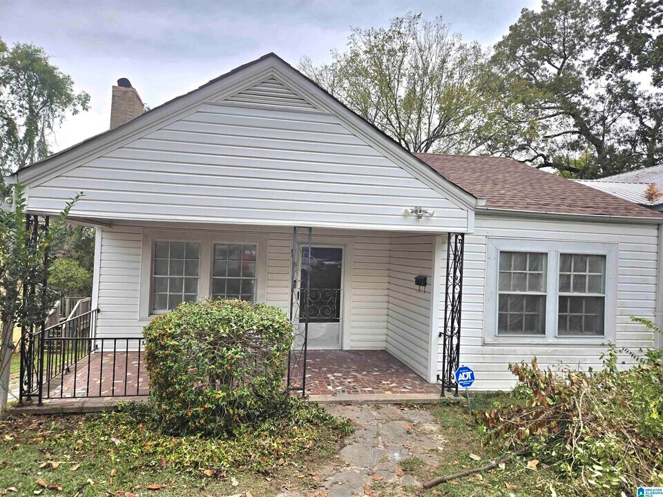 3006 17th St SW in Birmingham, AL - Building Photo