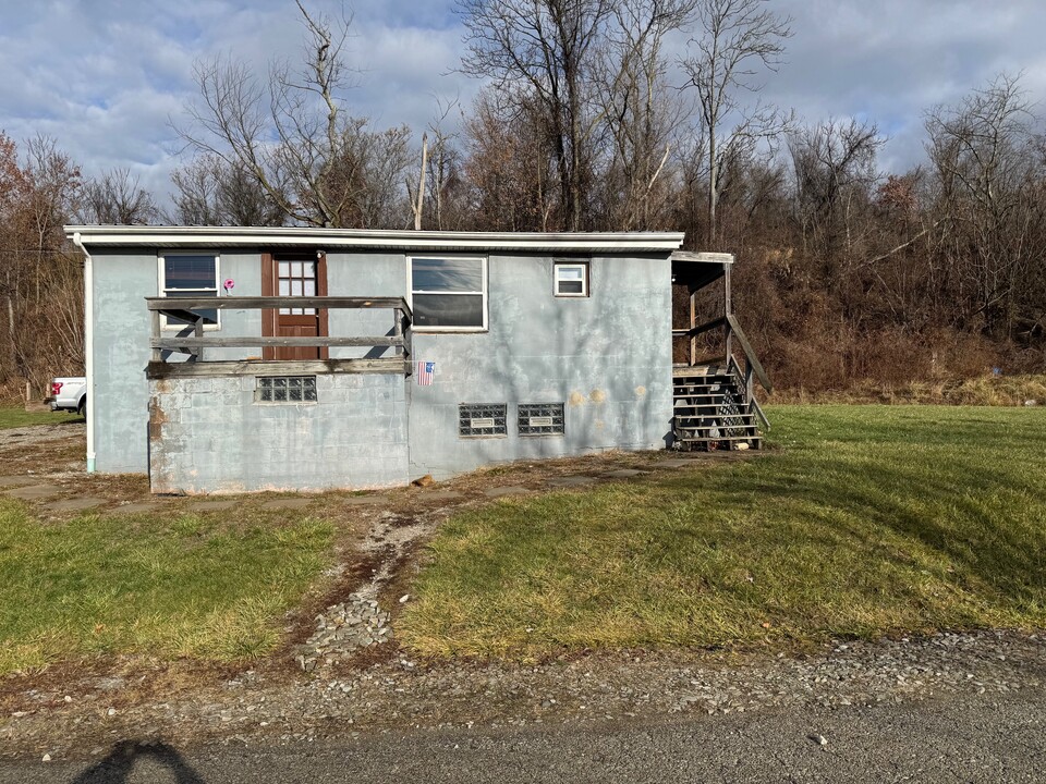 18 Greenhill Rd in Belle Vernon, PA - Building Photo