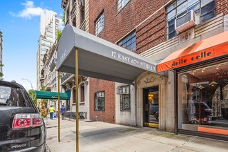 17 E 67th St in New York, NY - Foto de edificio - Building Photo