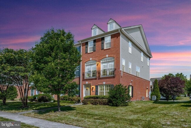 property at 23073 Weybridge Square