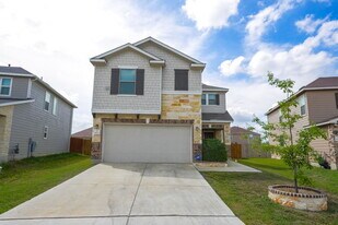 5527 Castle Brook Dr in San Antonio, TX - Building Photo