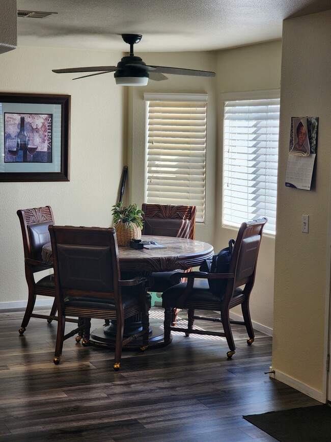 2233 James Bilbray Dr, Unit 201 in Las Vegas, NV - Building Photo - Building Photo