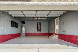 6952 Canary Ivy Way in Las Vegas, NV - Building Photo - Building Photo