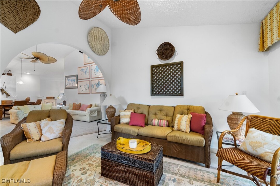 2206 Anchorage Ln in Naples, FL - Foto de edificio