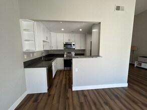 532 1/2 Via De La Valle in Del Mar, CA - Building Photo - Building Photo