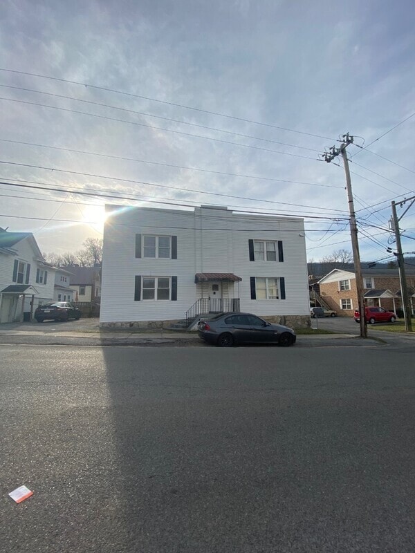 209 College Ave in Bluefield, WV - Building Photo - Building Photo