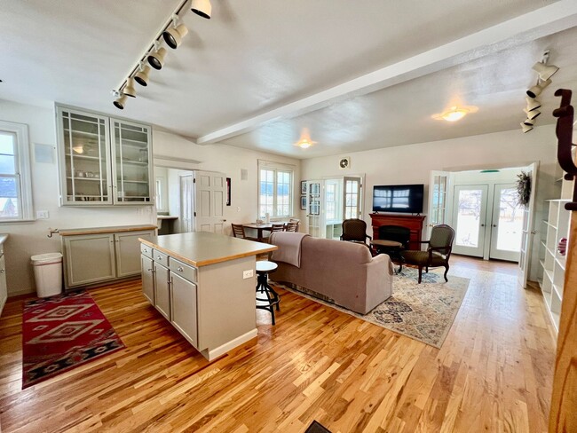 884 CR 327 in Silt, CO - Building Photo - Building Photo