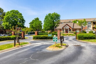 Oglethorpe Place in Atlanta, GA - Building Photo - Building Photo