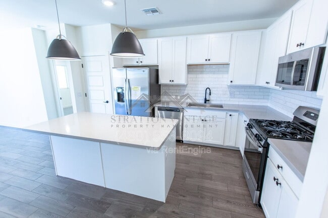 property at 2547 N Kenna Pl