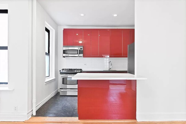 property at 825 Walton Ave