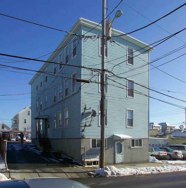 25 Orange St in Fall River, MA - Foto de edificio - Building Photo