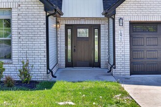 1071 Barnhill Rd in Clarksville, TN - Building Photo - Building Photo