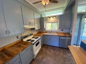 218 Hillside Dr in West Jefferson, NC - Building Photo - Building Photo