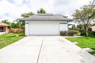 357 Amethyst Ct in Lake Mary, FL - Foto de edificio - Building Photo