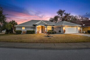 11 Manderley Ln in Ormond Beach, FL - Building Photo