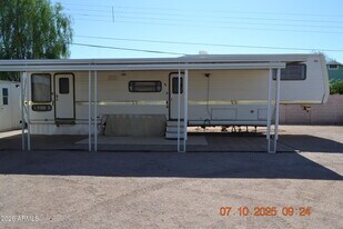 677 S Warner Dr in Apache Junction, AZ - Building Photo