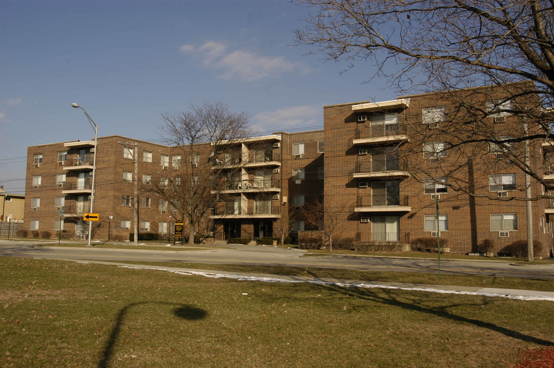 9445 Kenton Ave in Skokie, IL - Building Photo