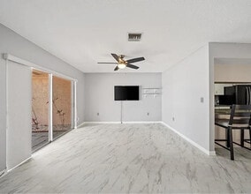 5428 Larchmont Ct in Pinellas Park, FL - Building Photo - Building Photo