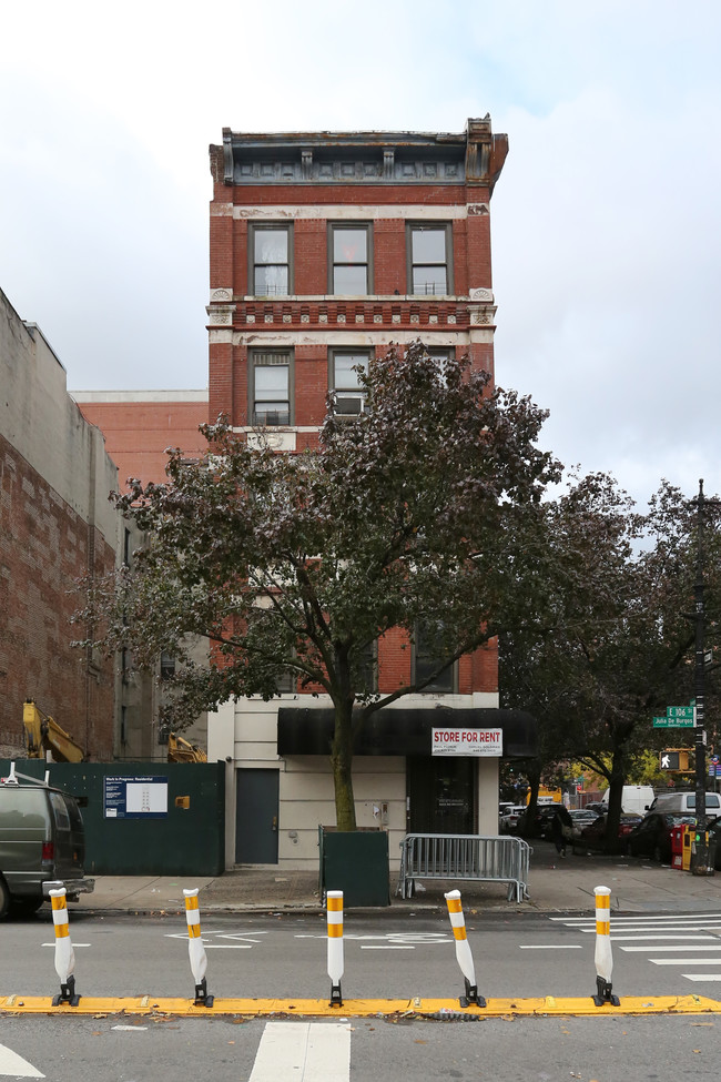 150 E 106th St in New York, NY - Foto de edificio - Building Photo