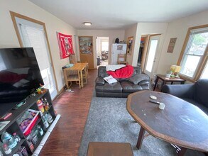 1128 Milton St in Madison, WI - Building Photo - Building Photo