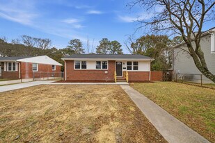 3021 Menands Dr in Chesapeake, VA - Building Photo