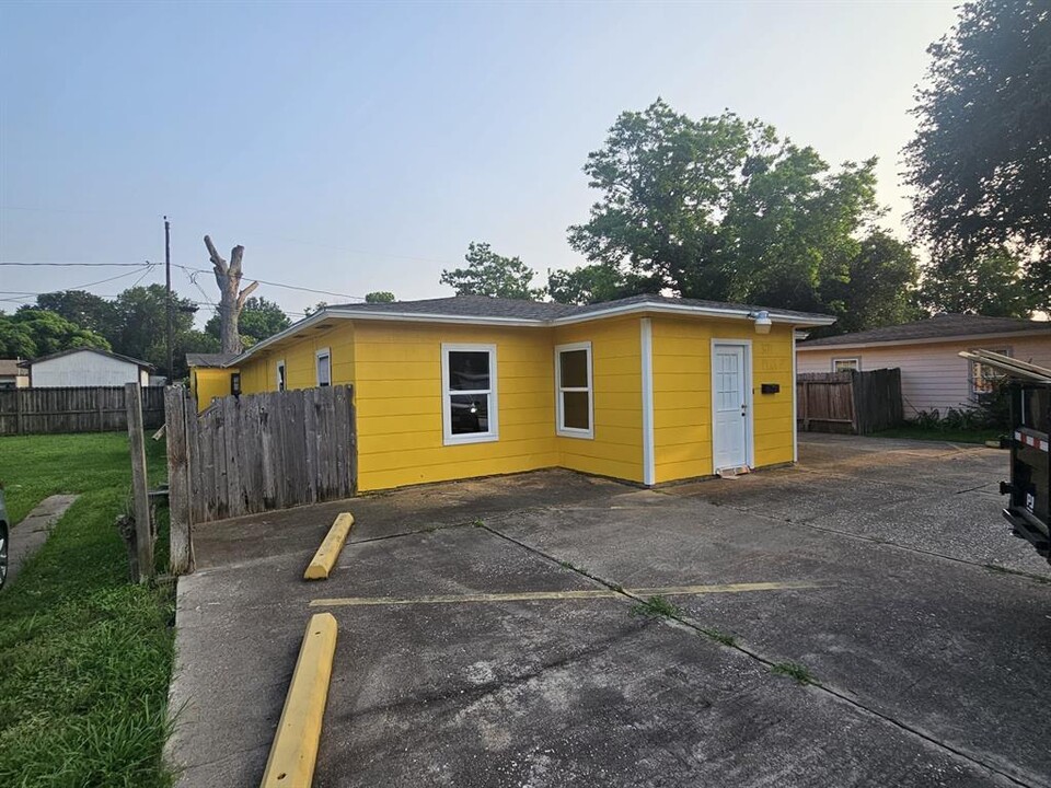 307 Park St in Baytown, TX - Building Photo