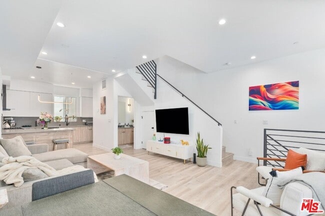 4912 S Centinela Ave in Los Angeles, CA - Building Photo - Building Photo