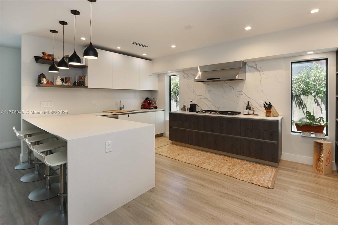875 W 47th St in Miami Beach, FL - Foto de edificio